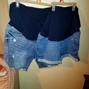 Time and True Maternity shorts. 16/18W